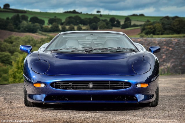 Jaguar XJ220 Super Car